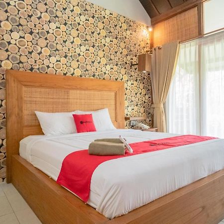 Отель Reddoorz Plus @ Raya Senggigi Lombok Экстерьер фото