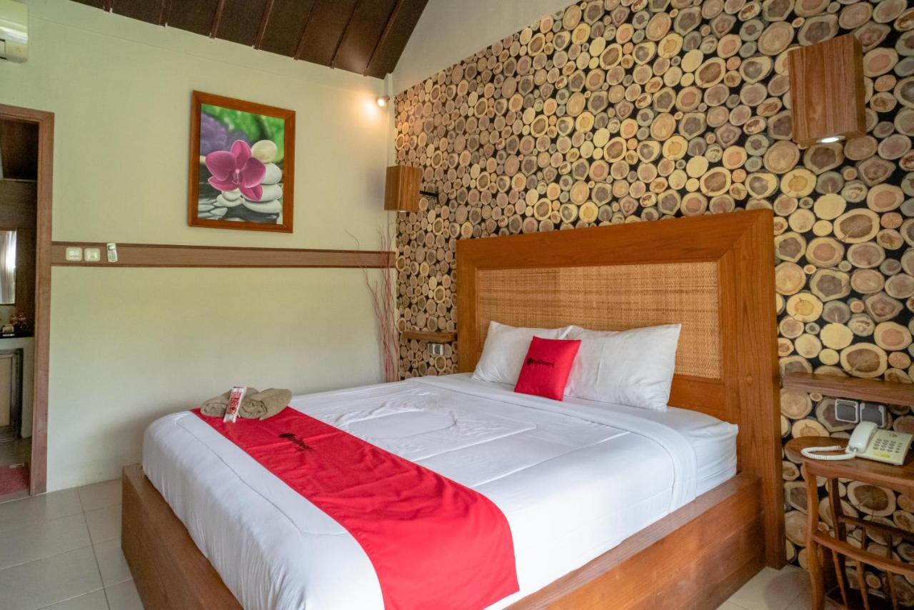 Отель Reddoorz Plus @ Raya Senggigi Lombok Экстерьер фото