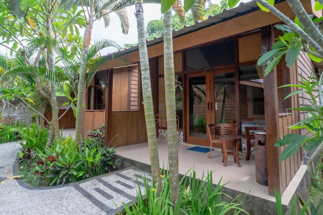 Отель Reddoorz Plus @ Raya Senggigi Lombok Экстерьер фото