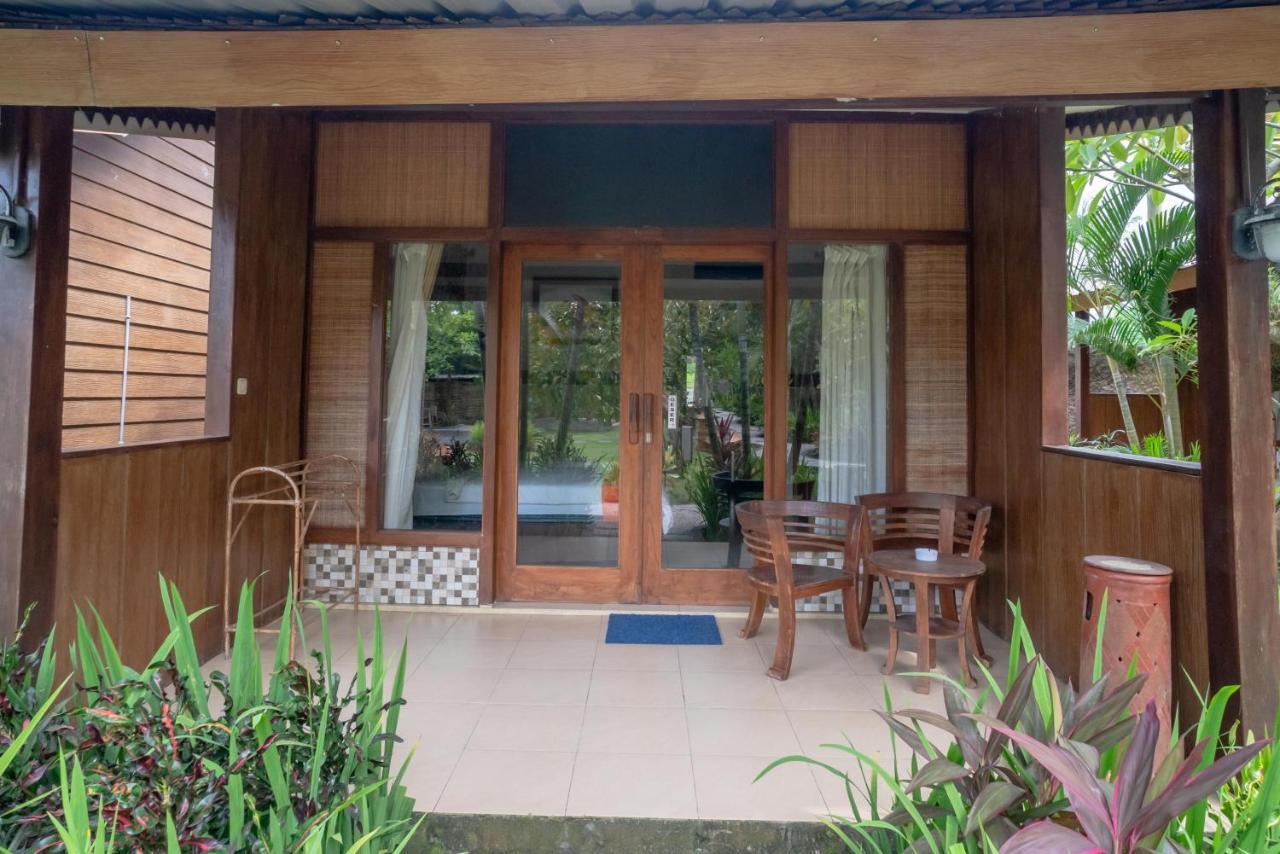 Отель Reddoorz Plus @ Raya Senggigi Lombok Экстерьер фото