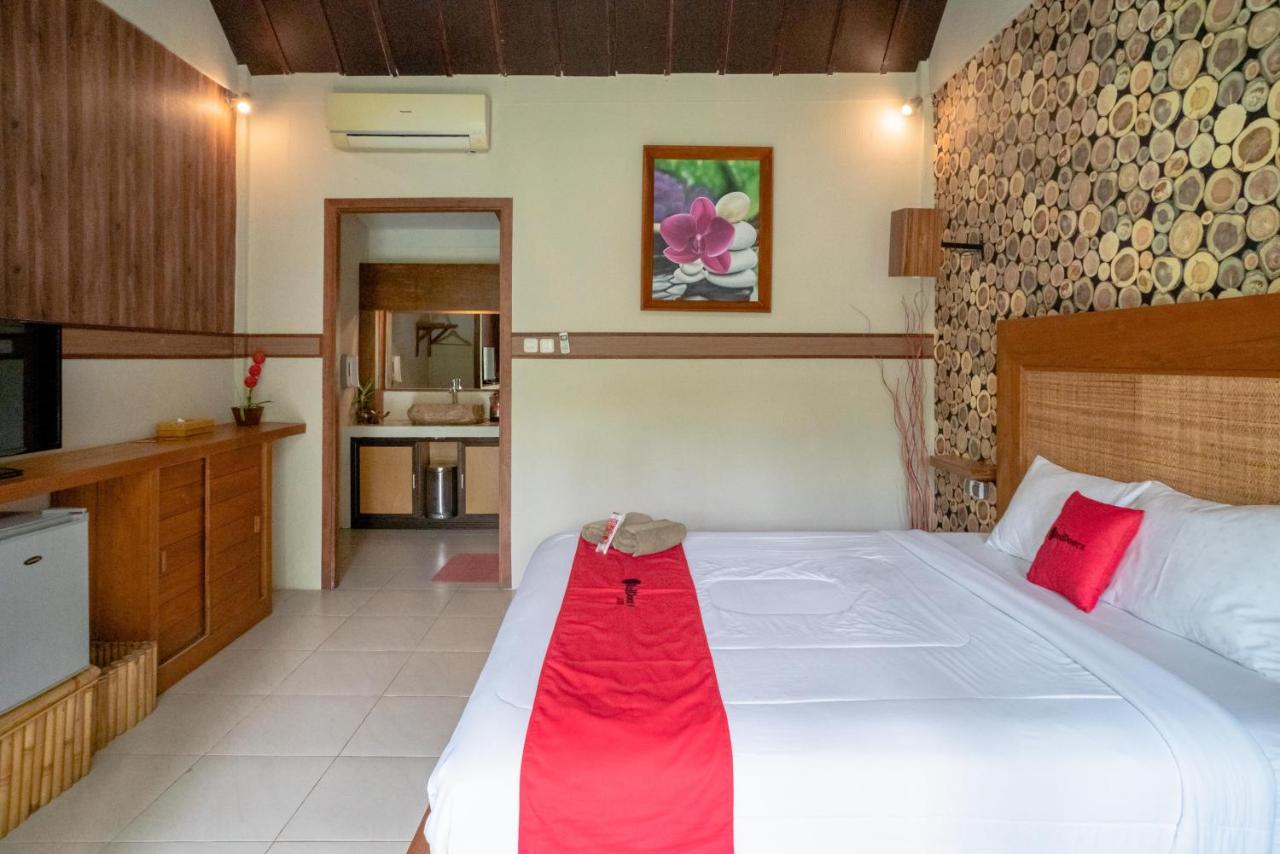 Отель Reddoorz Plus @ Raya Senggigi Lombok Экстерьер фото