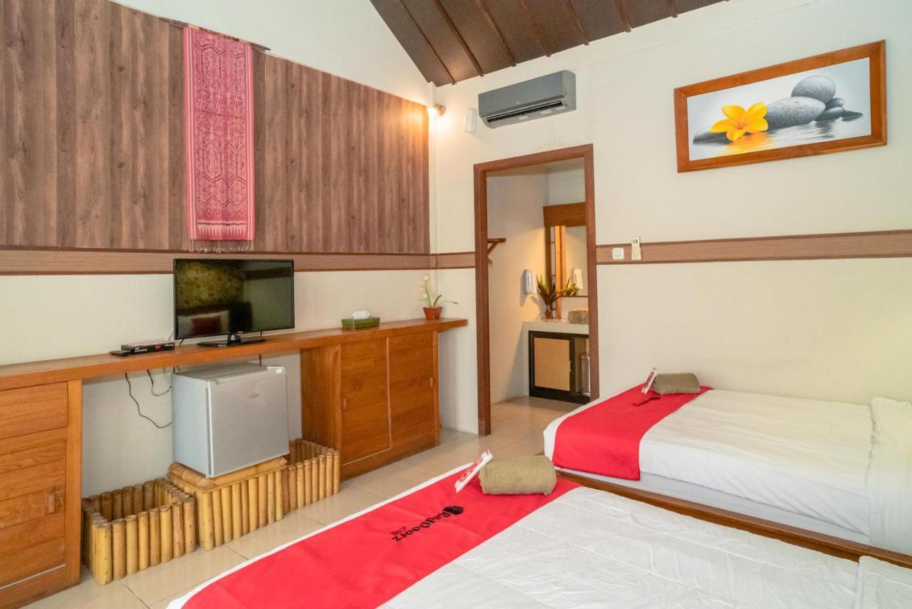 Отель Reddoorz Plus @ Raya Senggigi Lombok Экстерьер фото