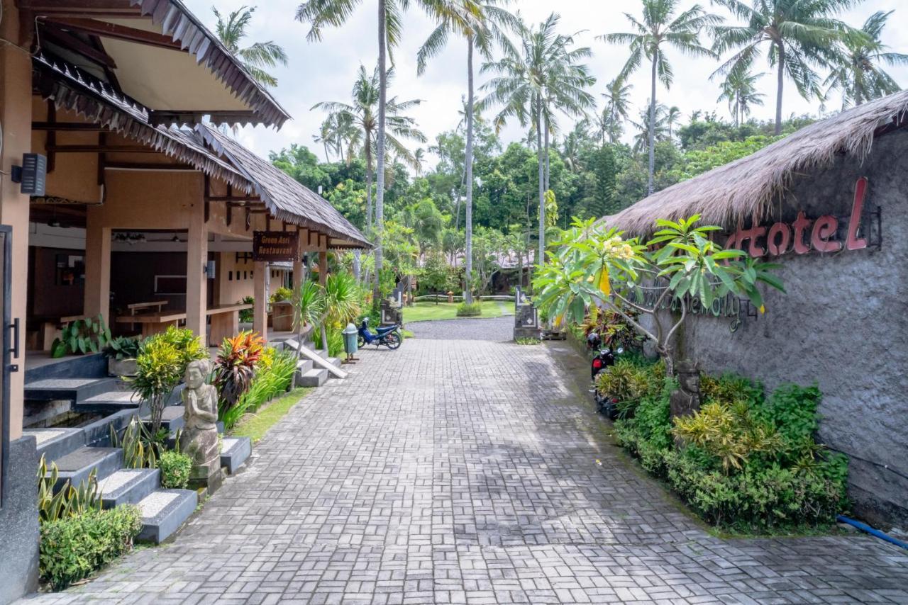 Отель Reddoorz Plus @ Raya Senggigi Lombok Экстерьер фото