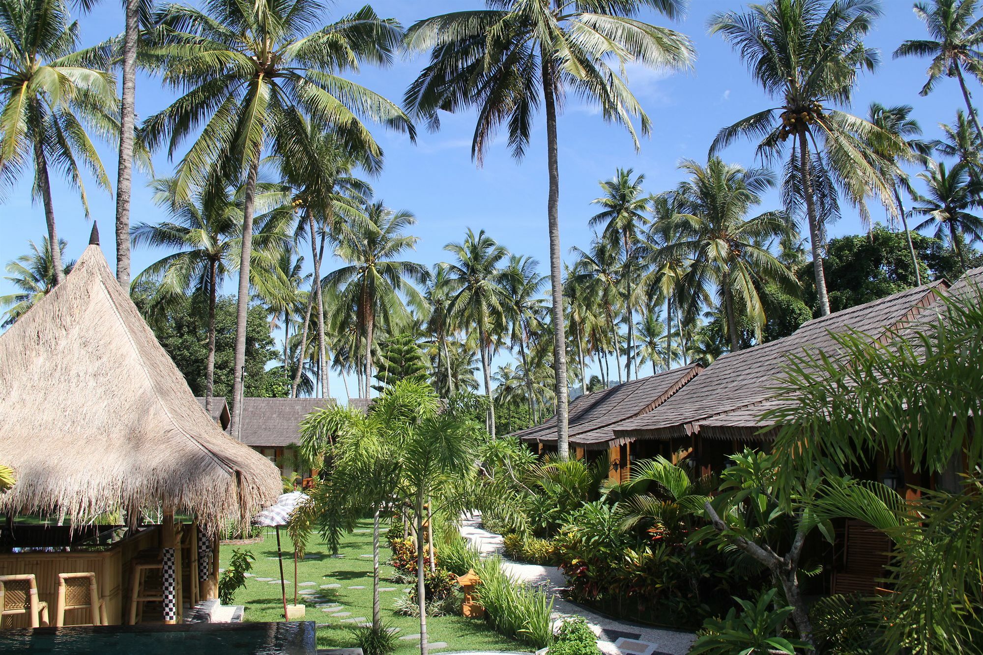 Отель Reddoorz Plus @ Raya Senggigi Lombok Экстерьер фото